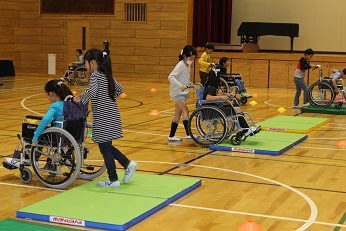 令和元年度福祉体験_郷州小学校02